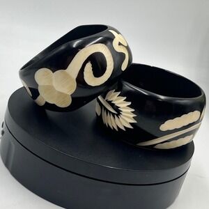 Vintage Wood Look Resin Free Form Wide Chunky Black Cream Bangle Bracelet Set